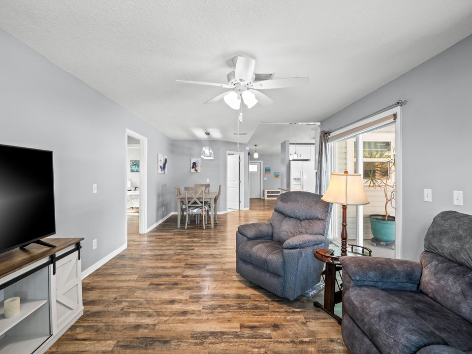 For Sale: $424,900 (3 beds, 2 baths, 1711 Square Feet)