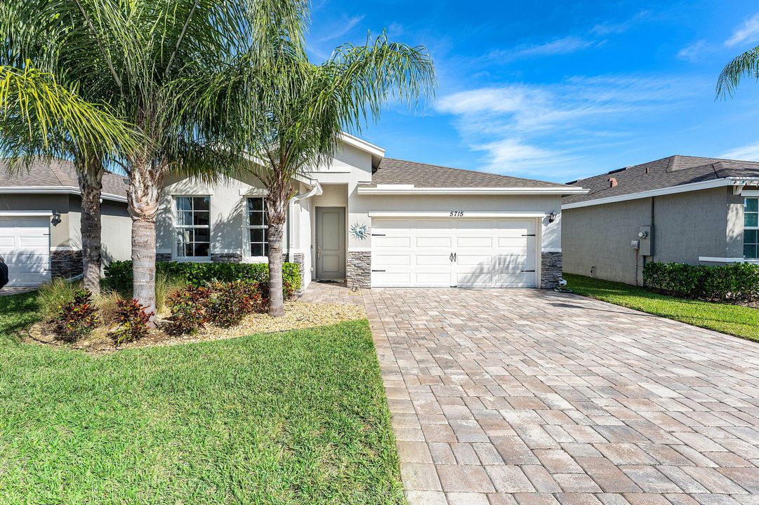 En Venta: $599,888 (4 camas, 2 baños, 1730 Pies cuadrados)