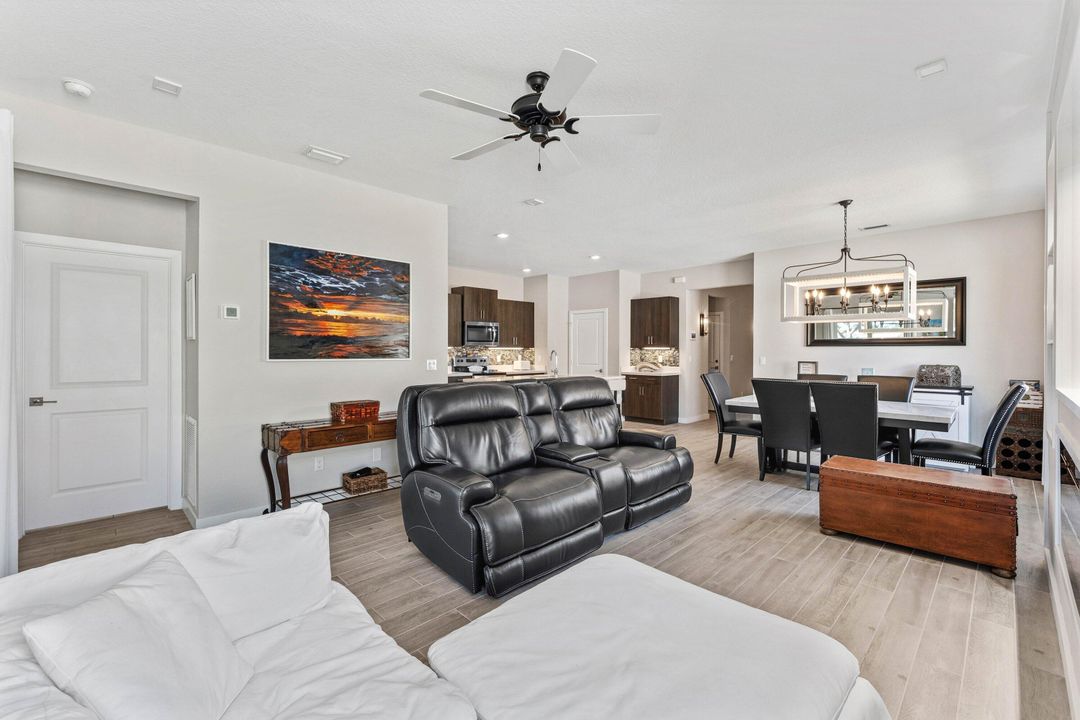 En Venta: $599,888 (4 camas, 2 baños, 1730 Pies cuadrados)