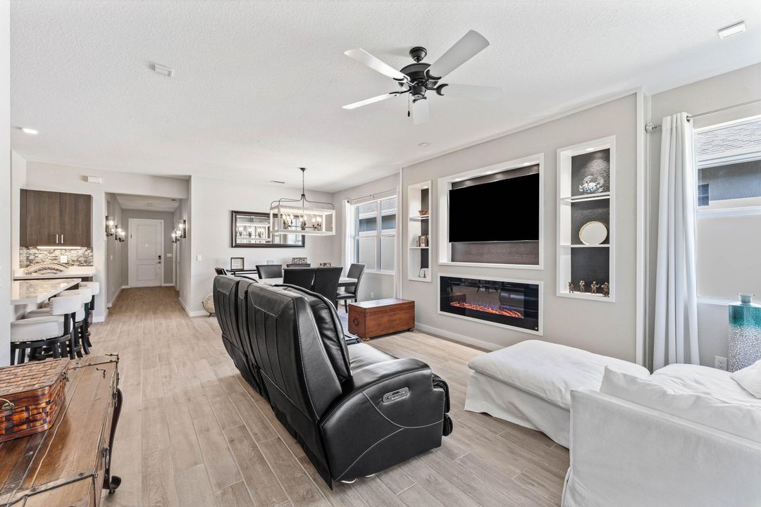 En Venta: $599,888 (4 camas, 2 baños, 1730 Pies cuadrados)