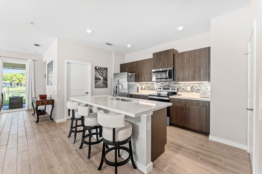 En Venta: $599,888 (4 camas, 2 baños, 1730 Pies cuadrados)