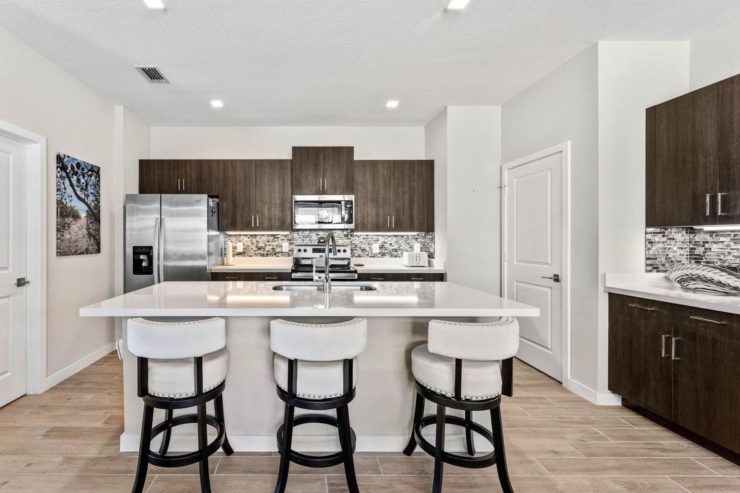 En Venta: $599,888 (4 camas, 2 baños, 1730 Pies cuadrados)