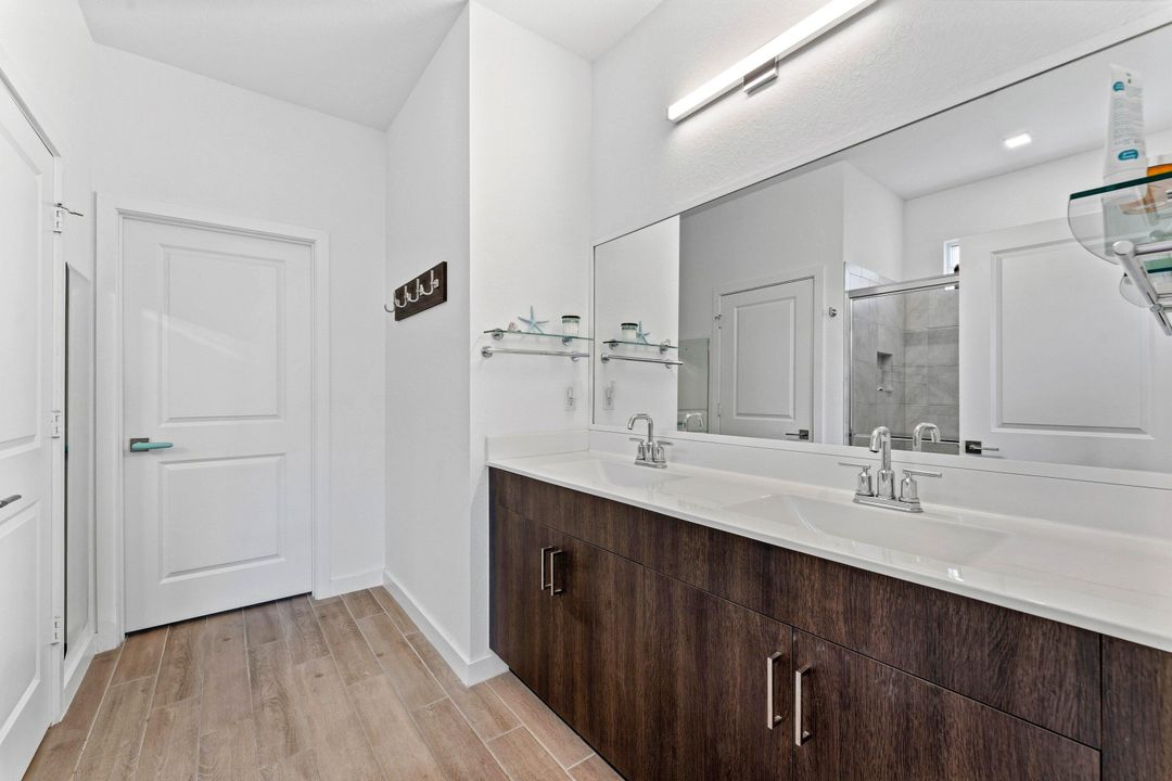 En Venta: $599,888 (4 camas, 2 baños, 1730 Pies cuadrados)