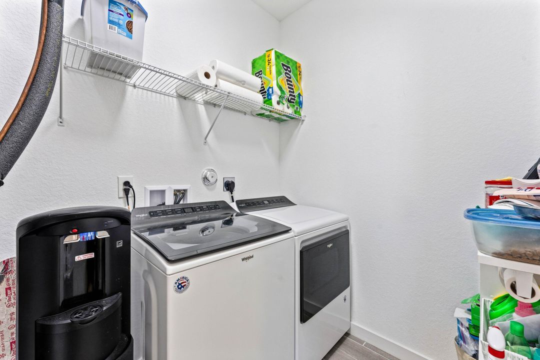 En Venta: $599,888 (4 camas, 2 baños, 1730 Pies cuadrados)