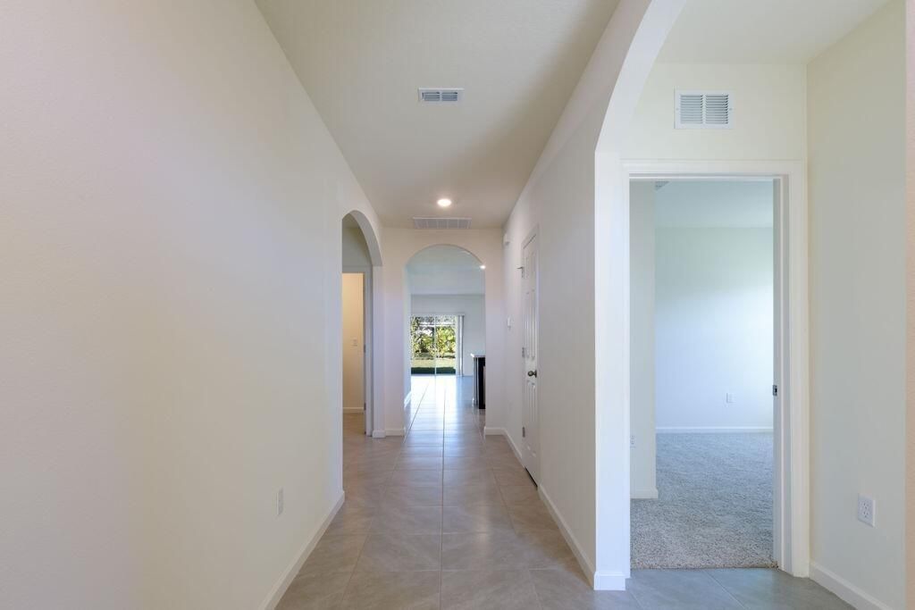 出租: $3,000 (4 贝兹, 2 浴室, 1915 平方英尺)