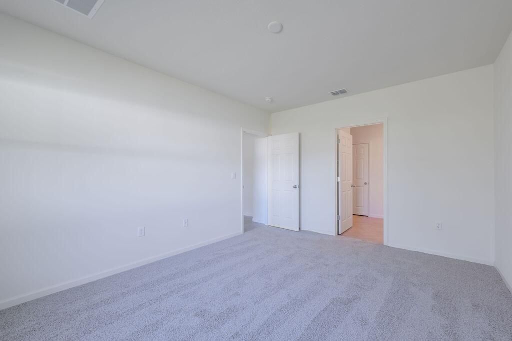 出租: $3,000 (4 贝兹, 2 浴室, 1915 平方英尺)