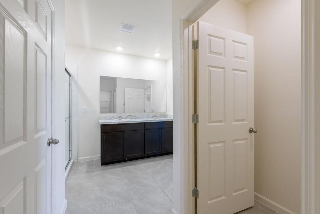 出租: $3,000 (4 贝兹, 2 浴室, 1915 平方英尺)