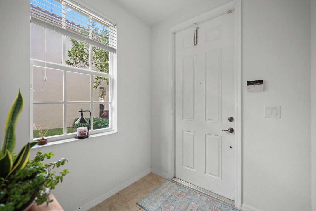 На продажу: $569,999 (3 спален, 2 ванн, 1814 Квадратных фут)