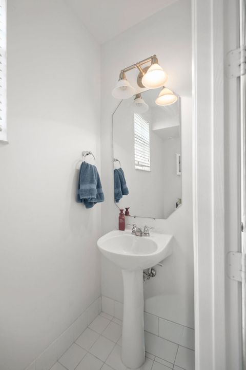 На продажу: $569,999 (3 спален, 2 ванн, 1814 Квадратных фут)