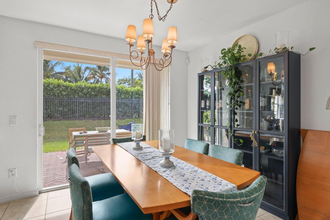 На продажу: $569,999 (3 спален, 2 ванн, 1814 Квадратных фут)