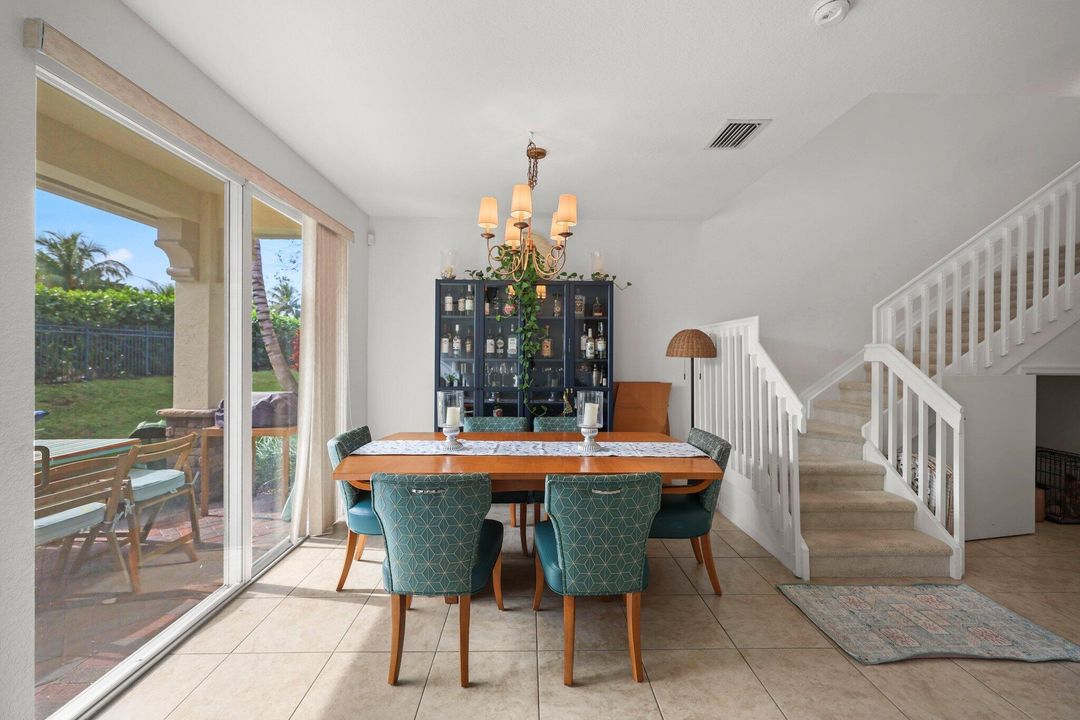 На продажу: $569,999 (3 спален, 2 ванн, 1814 Квадратных фут)