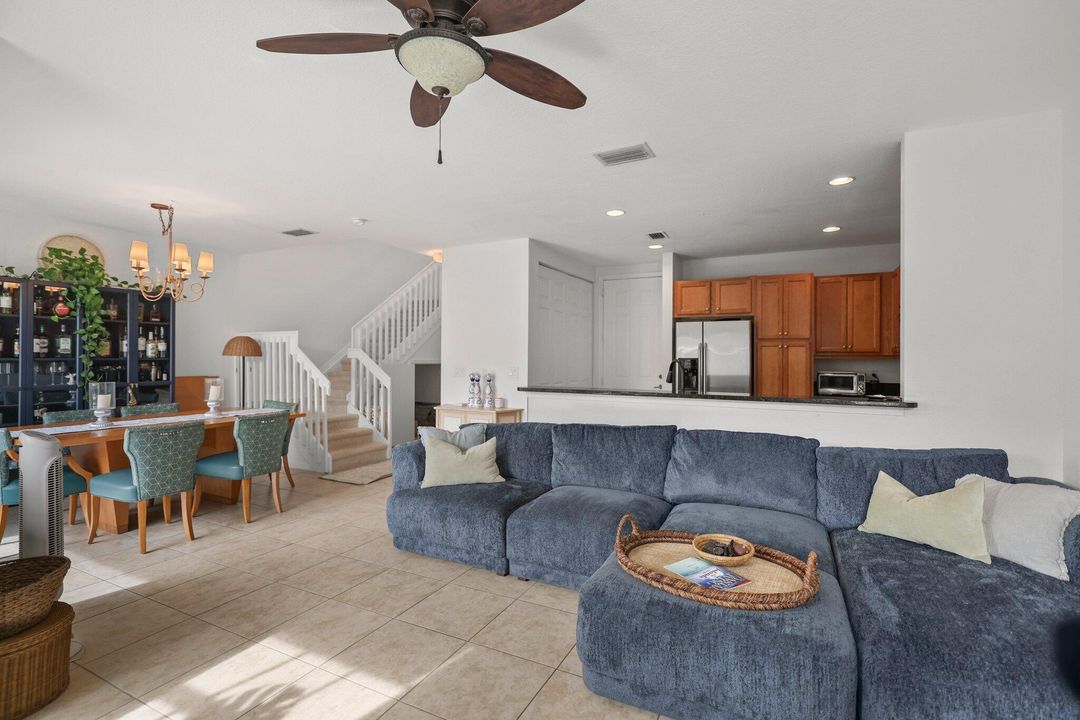 На продажу: $569,999 (3 спален, 2 ванн, 1814 Квадратных фут)