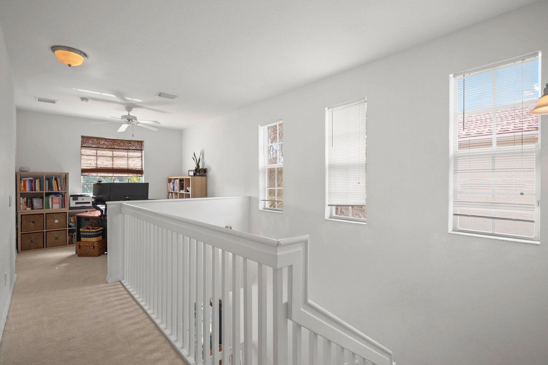 На продажу: $569,999 (3 спален, 2 ванн, 1814 Квадратных фут)