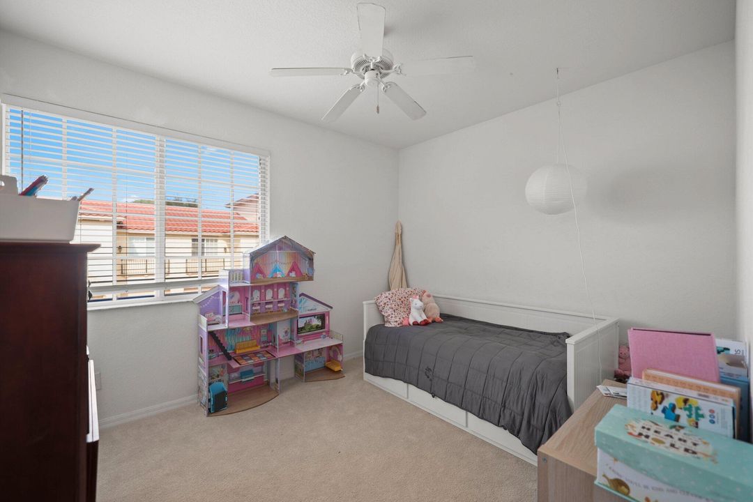 На продажу: $569,999 (3 спален, 2 ванн, 1814 Квадратных фут)