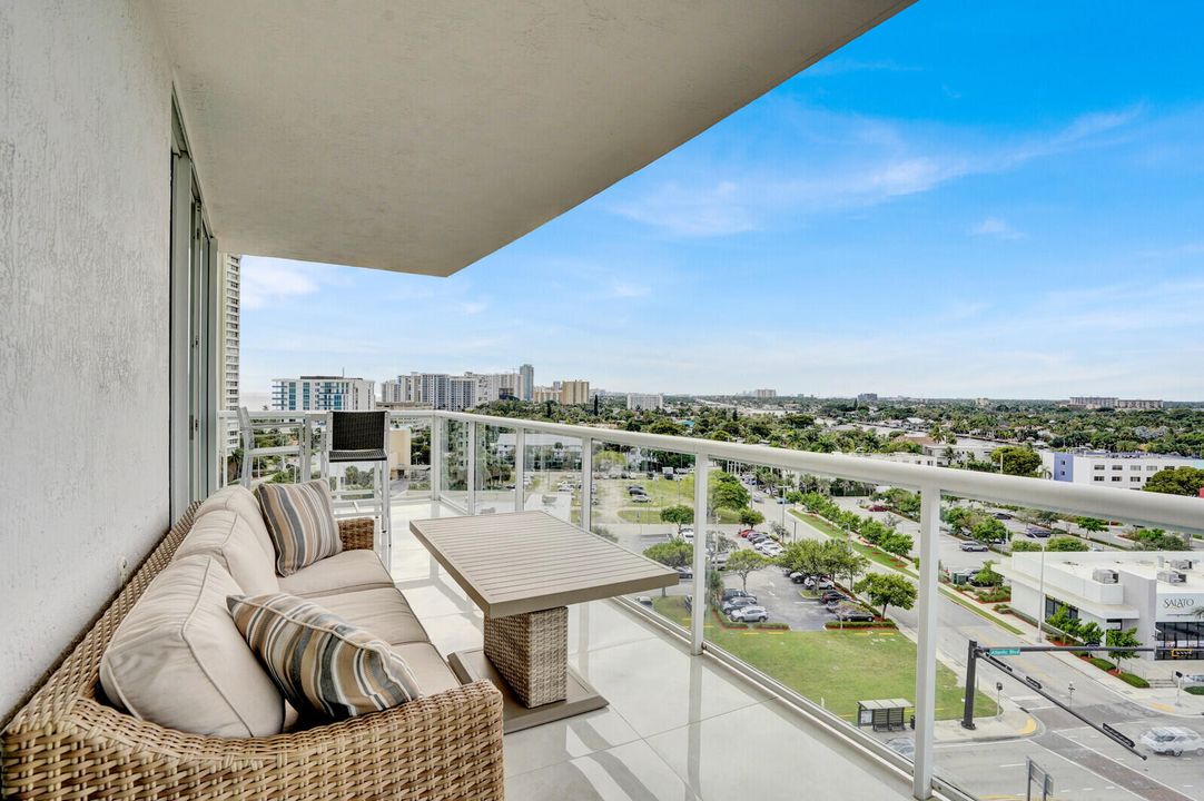 For Sale: $1,295,000 (2 beds, 2 baths, 1470 Square Feet)