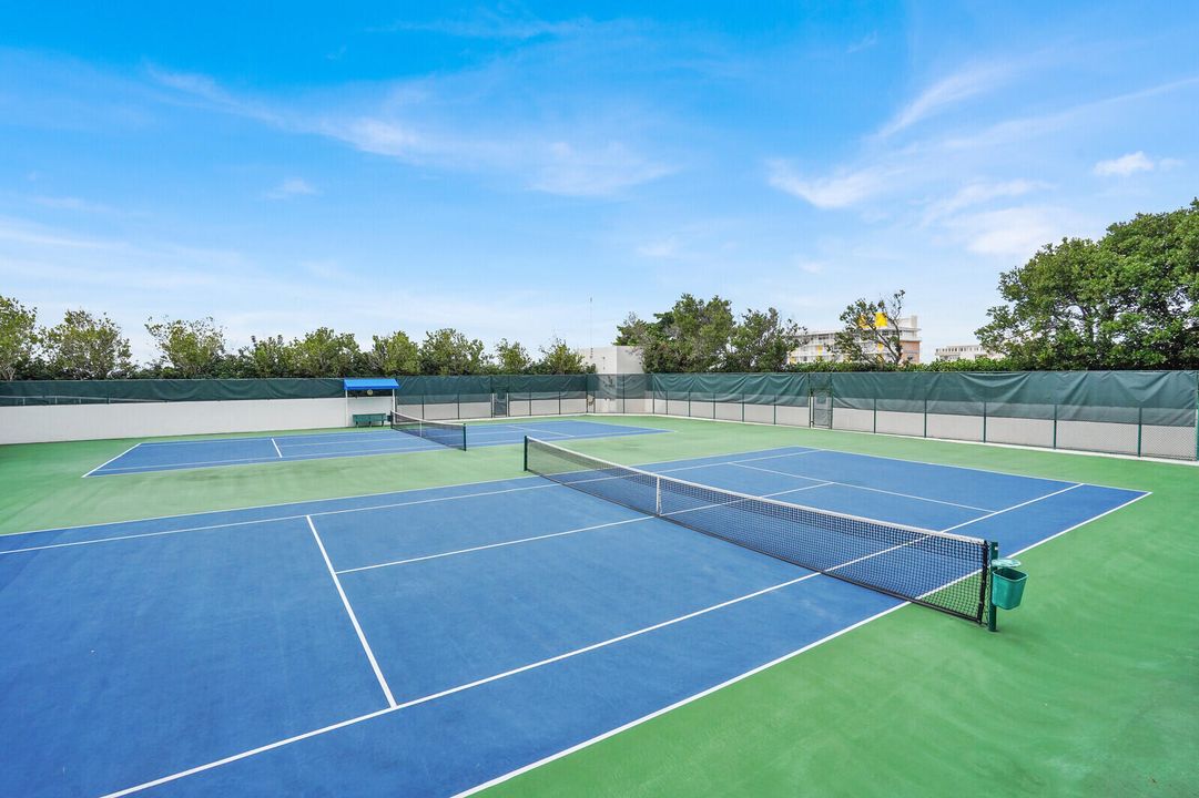 For Sale: $1,295,000 (2 beds, 2 baths, 1470 Square Feet)