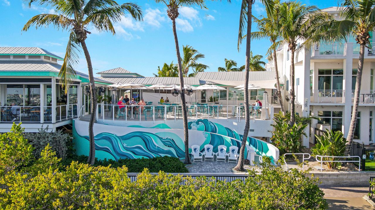 For Sale: $363,500 (2 beds, 2 baths, 1082 Square Feet)