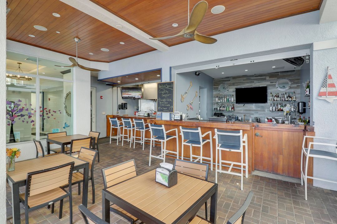 For Sale: $363,500 (2 beds, 2 baths, 1082 Square Feet)