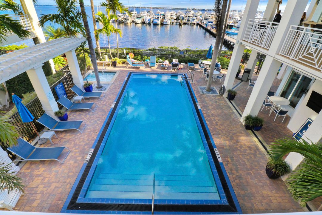 For Sale: $363,500 (2 beds, 2 baths, 1082 Square Feet)