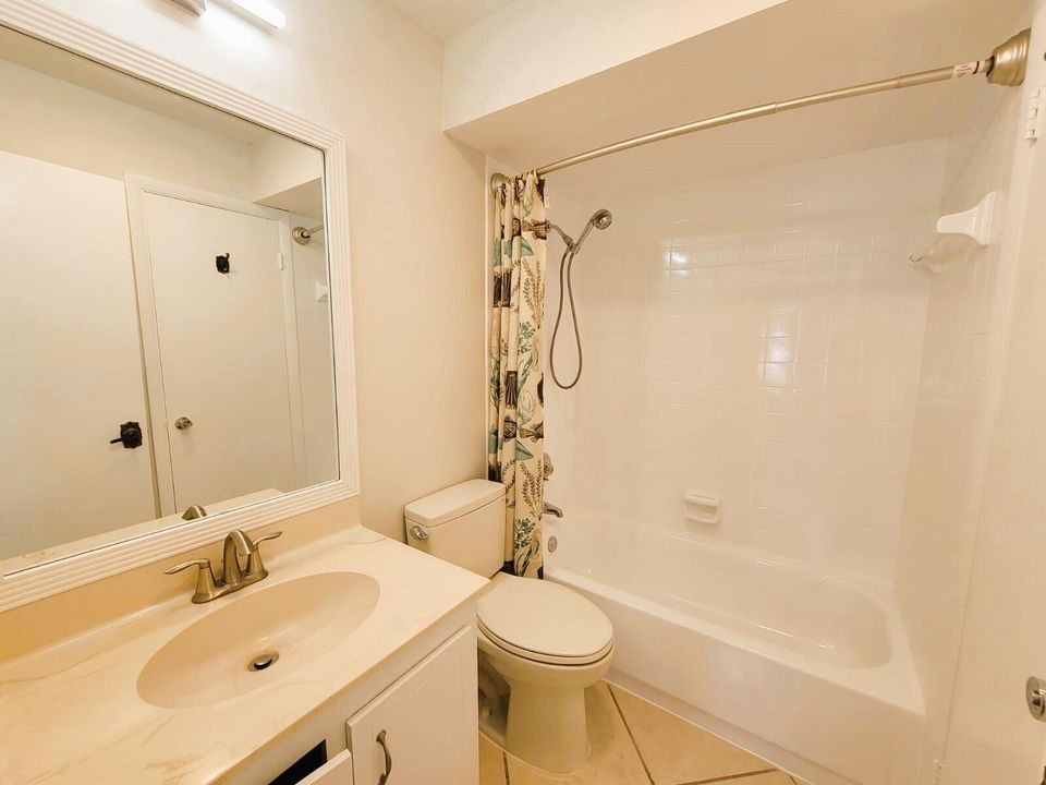 待售: $215,000 (2 贝兹, 1 浴室, 862 平方英尺)