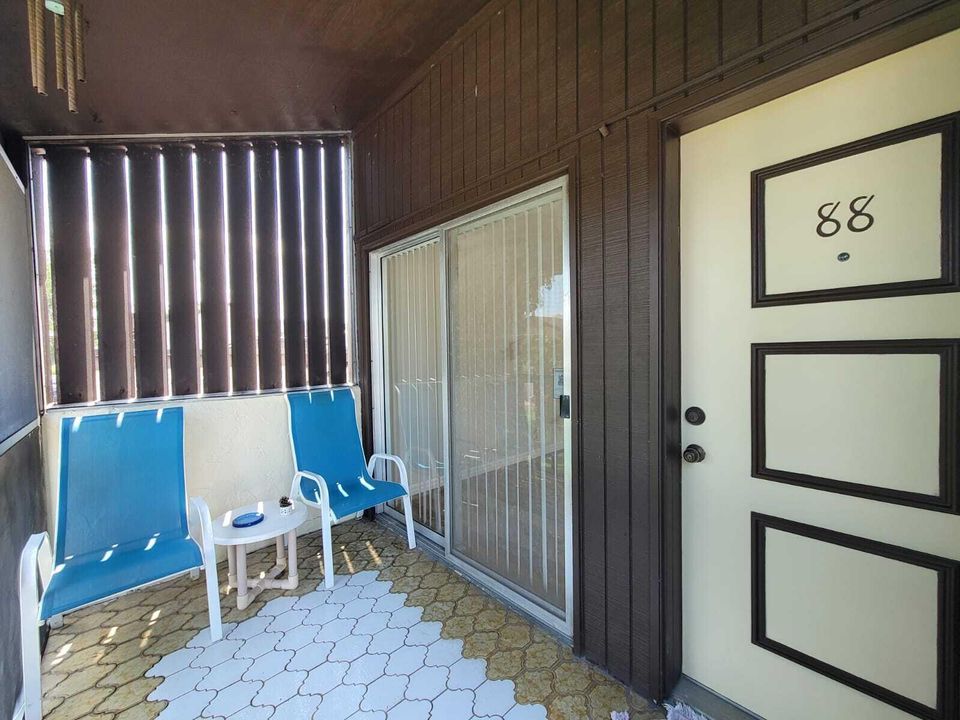 待售: $215,000 (2 贝兹, 1 浴室, 862 平方英尺)