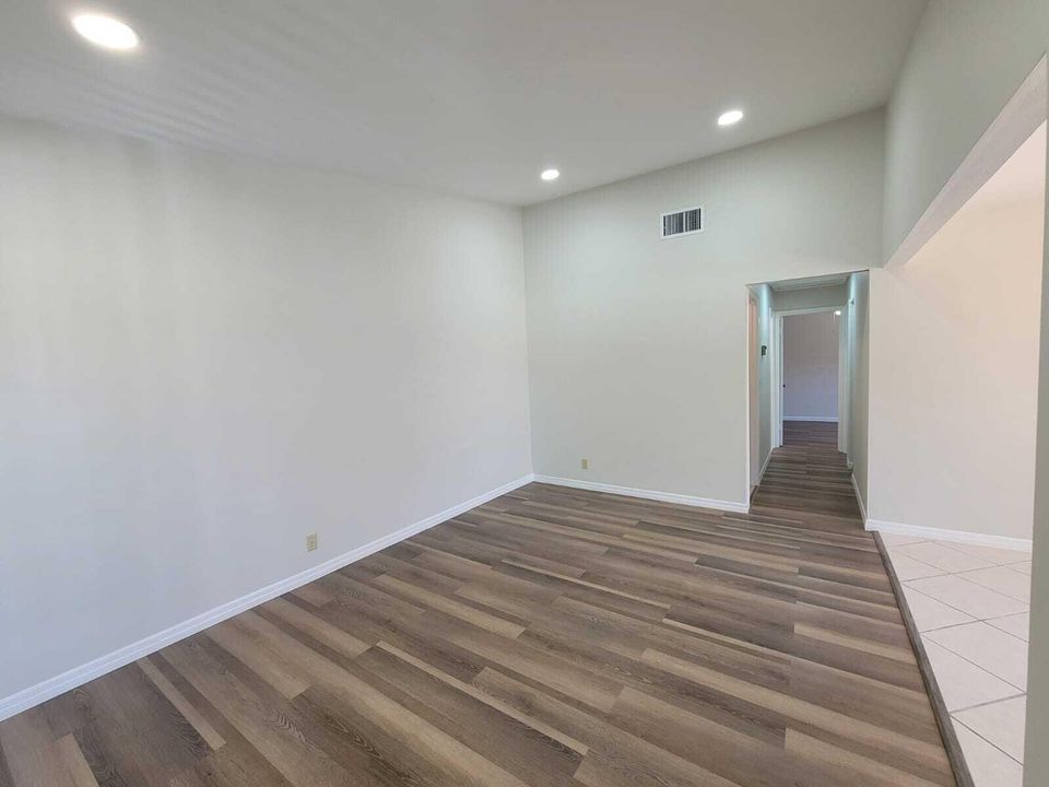 待售: $215,000 (2 贝兹, 1 浴室, 862 平方英尺)