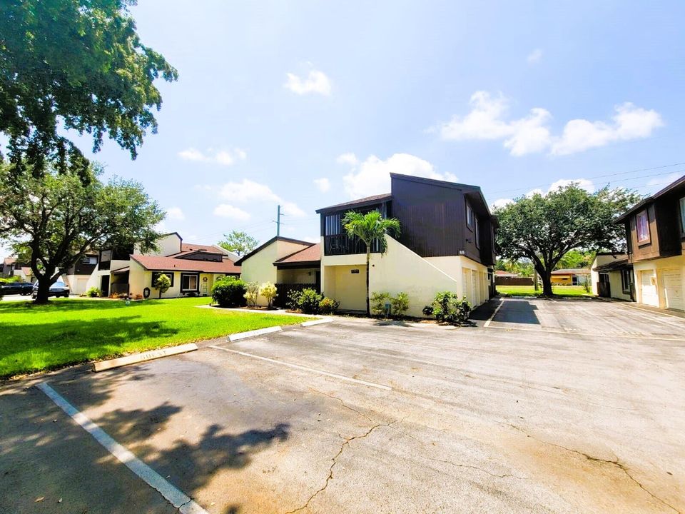 待售: $215,000 (2 贝兹, 1 浴室, 862 平方英尺)