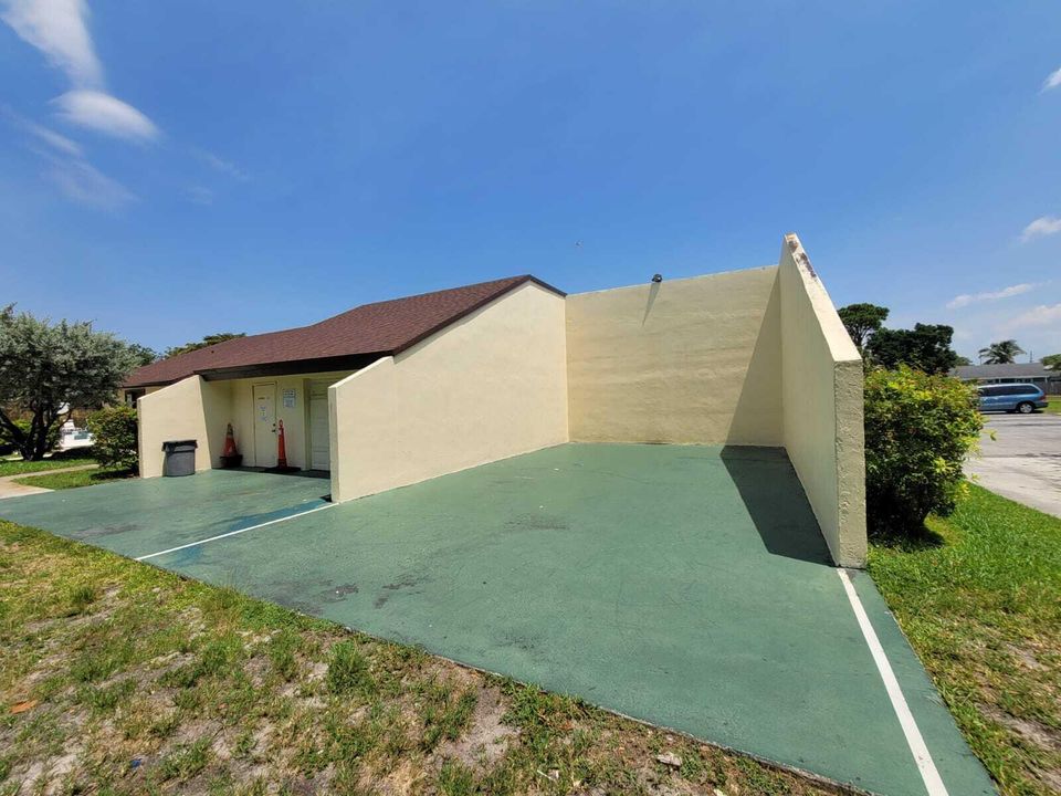 待售: $215,000 (2 贝兹, 1 浴室, 862 平方英尺)