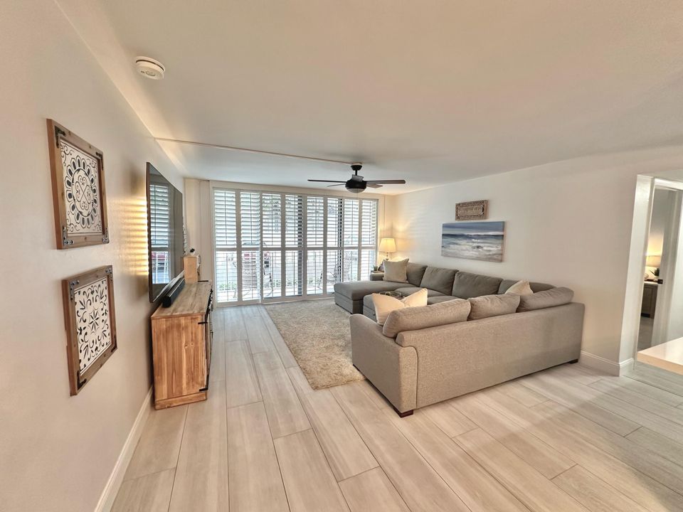 For Rent: $4,000 (2 beds, 2 baths, 1247 Square Feet)