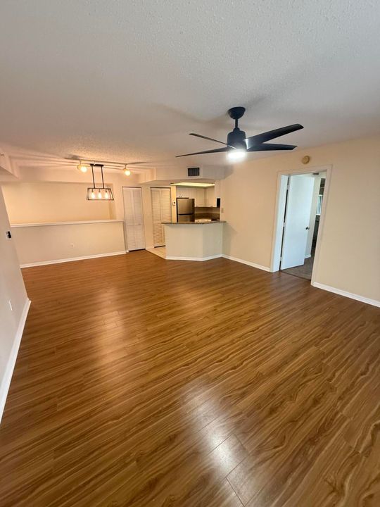 В аренду: $2,300 (2 спален, 2 ванн, 1107 Квадратных фут)