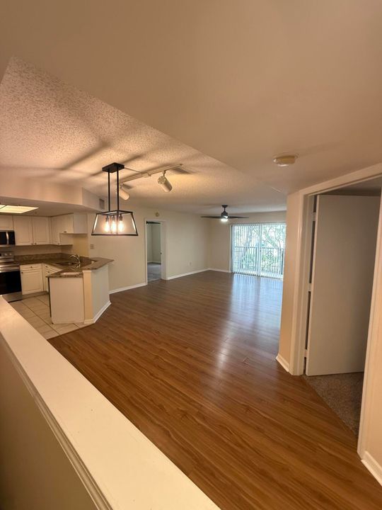 В аренду: $2,300 (2 спален, 2 ванн, 1107 Квадратных фут)