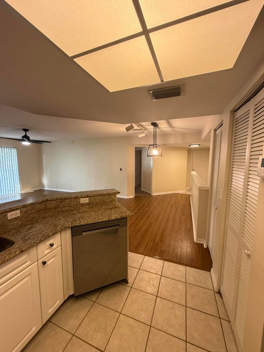 В аренду: $2,300 (2 спален, 2 ванн, 1107 Квадратных фут)