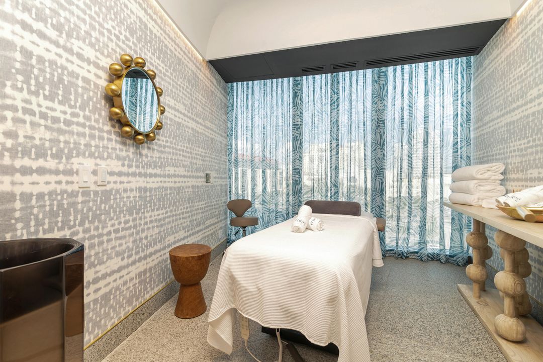 出租: $80,000 (4 贝兹, 4 浴室, 4440 平方英尺)