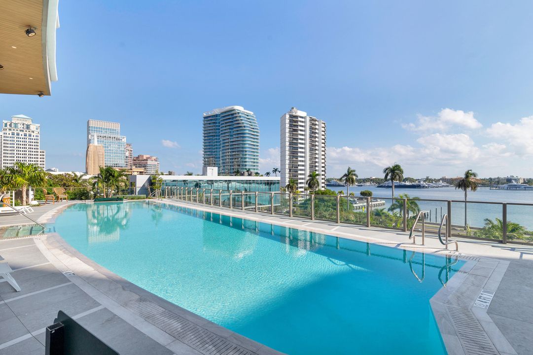 出租: $80,000 (4 贝兹, 4 浴室, 4440 平方英尺)