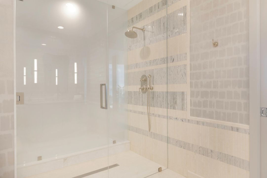 出租: $80,000 (4 贝兹, 4 浴室, 4440 平方英尺)