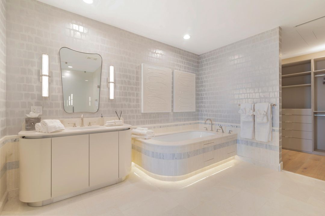 出租: $80,000 (4 贝兹, 4 浴室, 4440 平方英尺)