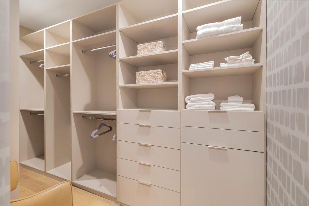 出租: $80,000 (4 贝兹, 4 浴室, 4440 平方英尺)