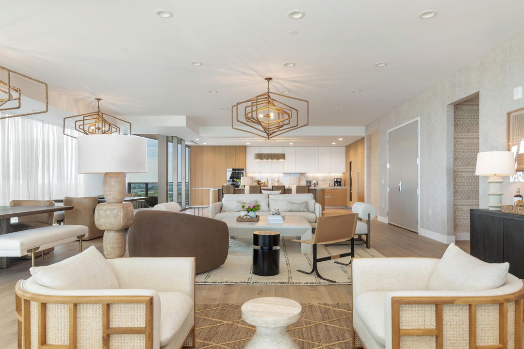 出租: $80,000 (4 贝兹, 4 浴室, 4440 平方英尺)