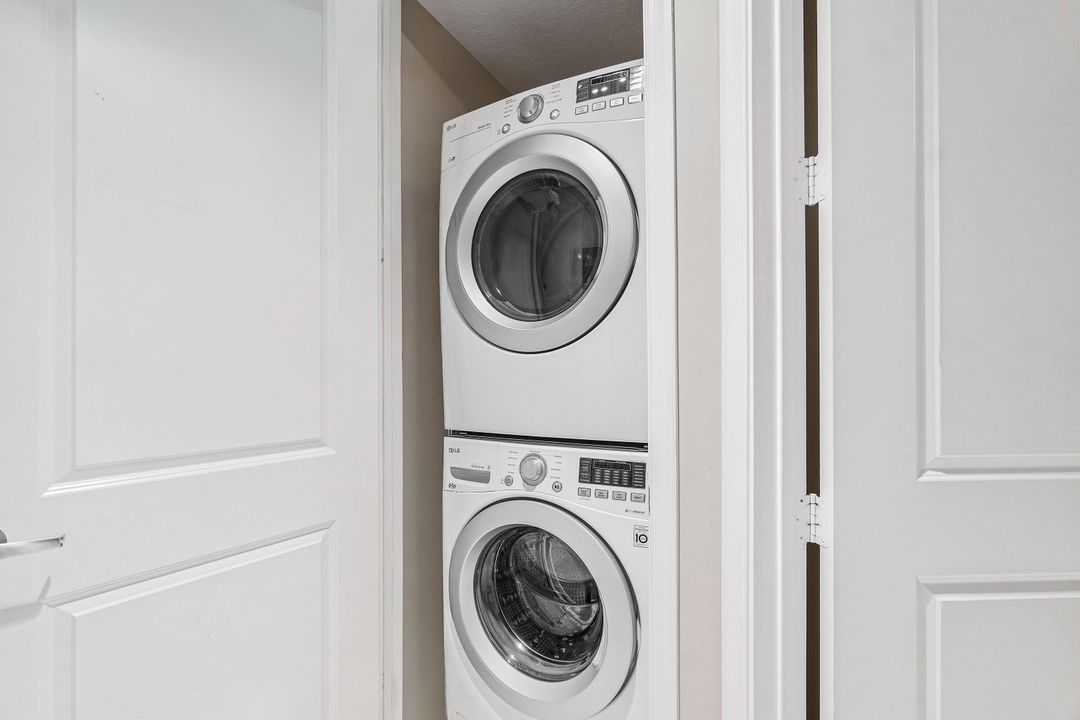 For Sale: $1,295,000 (2 beds, 2 baths, 1670 Square Feet)