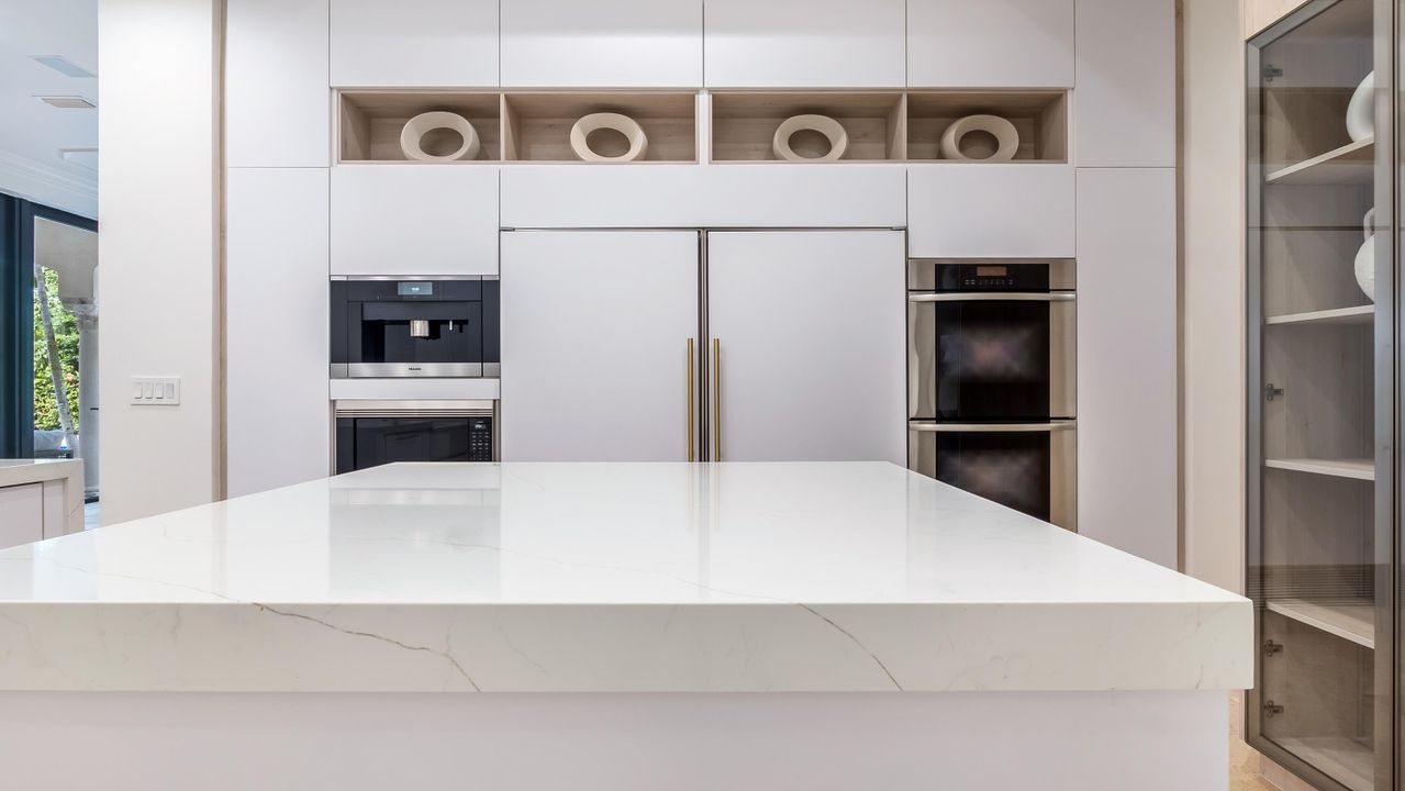 На продажу: $3,299,900 (5 спален, 5 ванн, 5863 Квадратных фут)