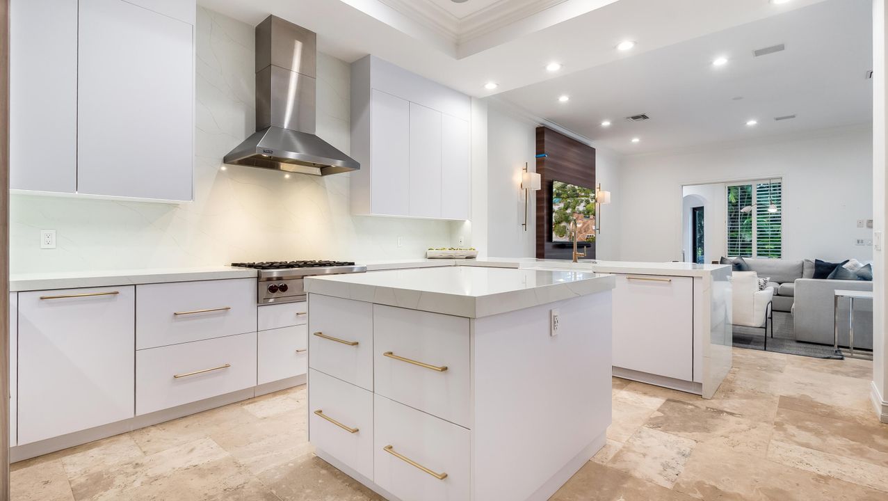 На продажу: $3,299,900 (5 спален, 5 ванн, 5863 Квадратных фут)