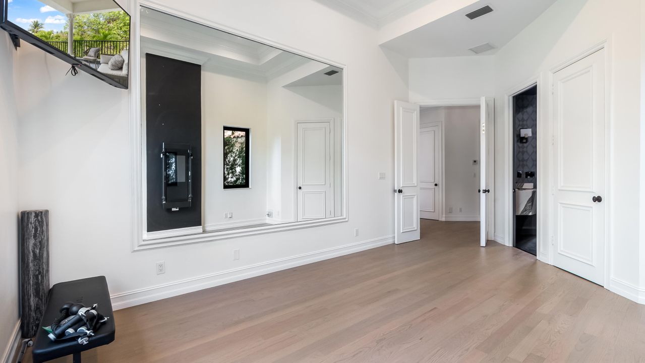 На продажу: $3,299,900 (5 спален, 5 ванн, 5863 Квадратных фут)