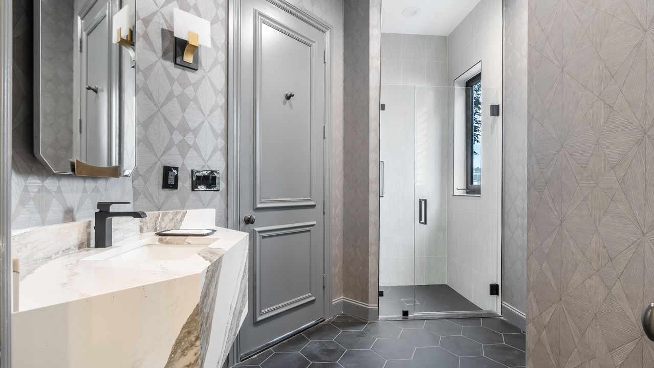 На продажу: $3,299,900 (5 спален, 5 ванн, 5863 Квадратных фут)