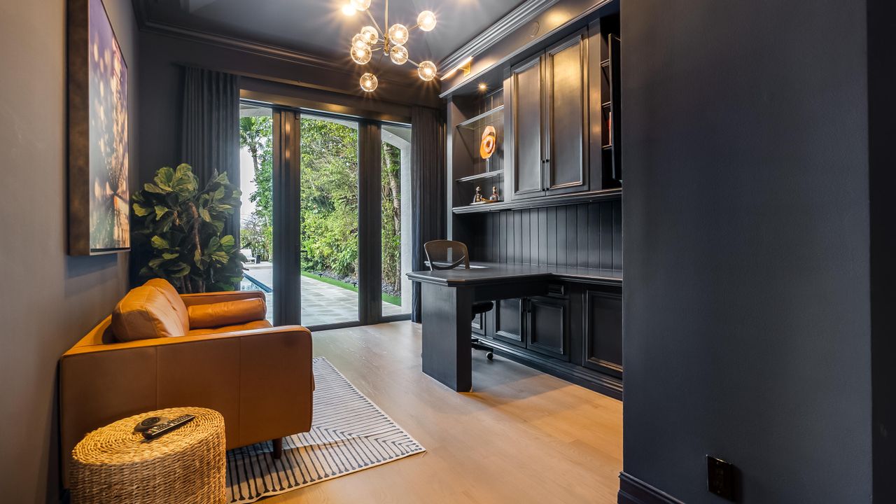 На продажу: $3,299,900 (5 спален, 5 ванн, 5863 Квадратных фут)