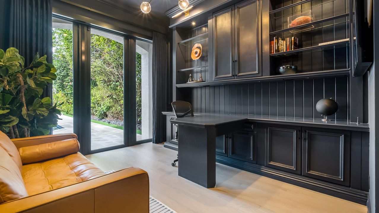 На продажу: $3,299,900 (5 спален, 5 ванн, 5863 Квадратных фут)