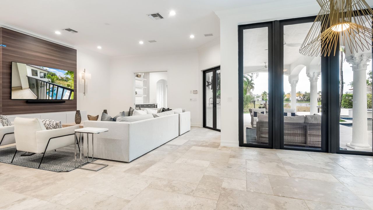 На продажу: $3,299,900 (5 спален, 5 ванн, 5863 Квадратных фут)