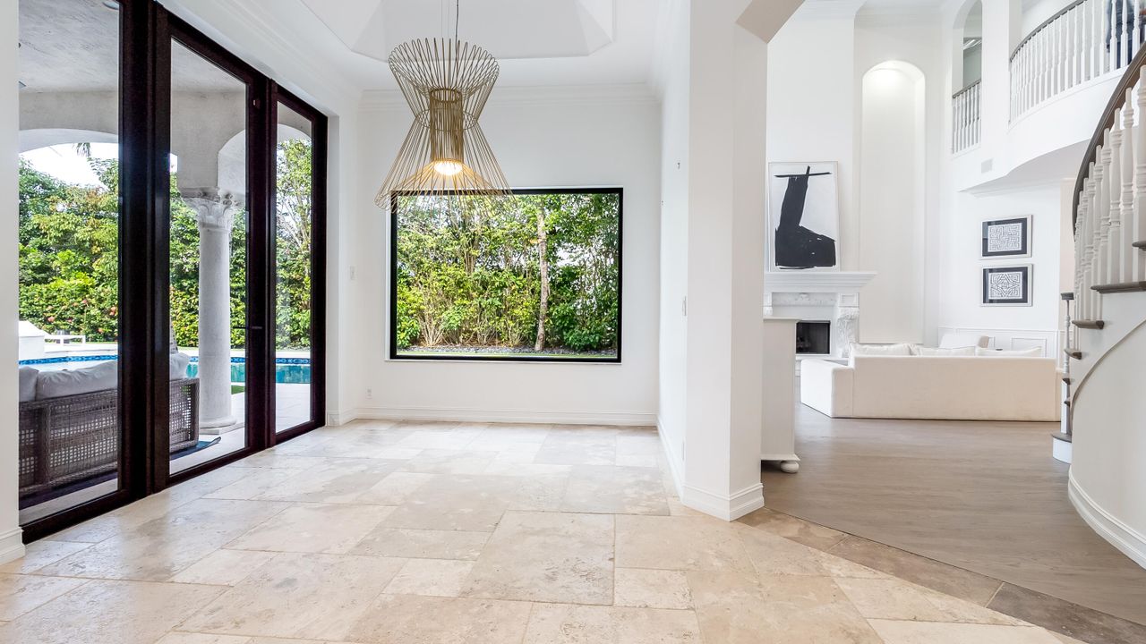 На продажу: $3,299,900 (5 спален, 5 ванн, 5863 Квадратных фут)