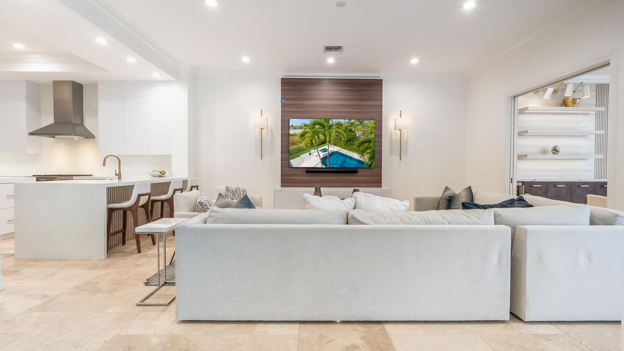 На продажу: $3,299,900 (5 спален, 5 ванн, 5863 Квадратных фут)