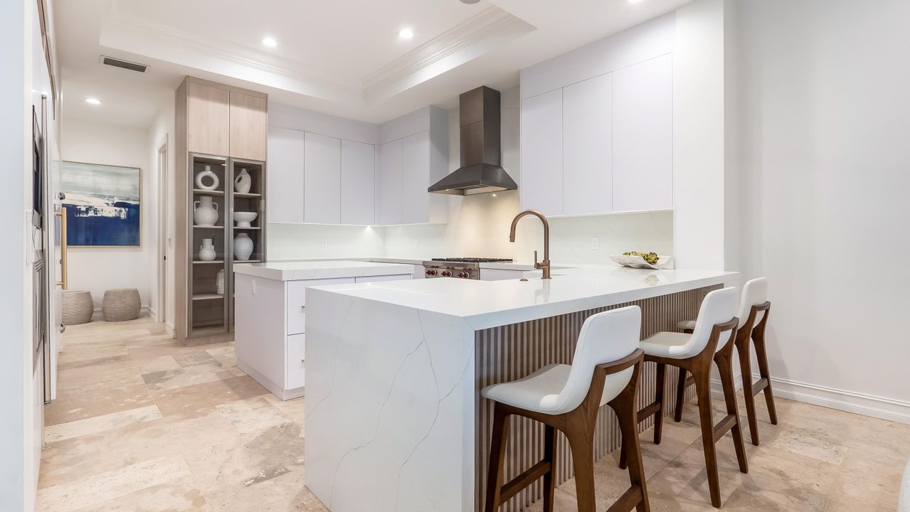 На продажу: $3,299,900 (5 спален, 5 ванн, 5863 Квадратных фут)