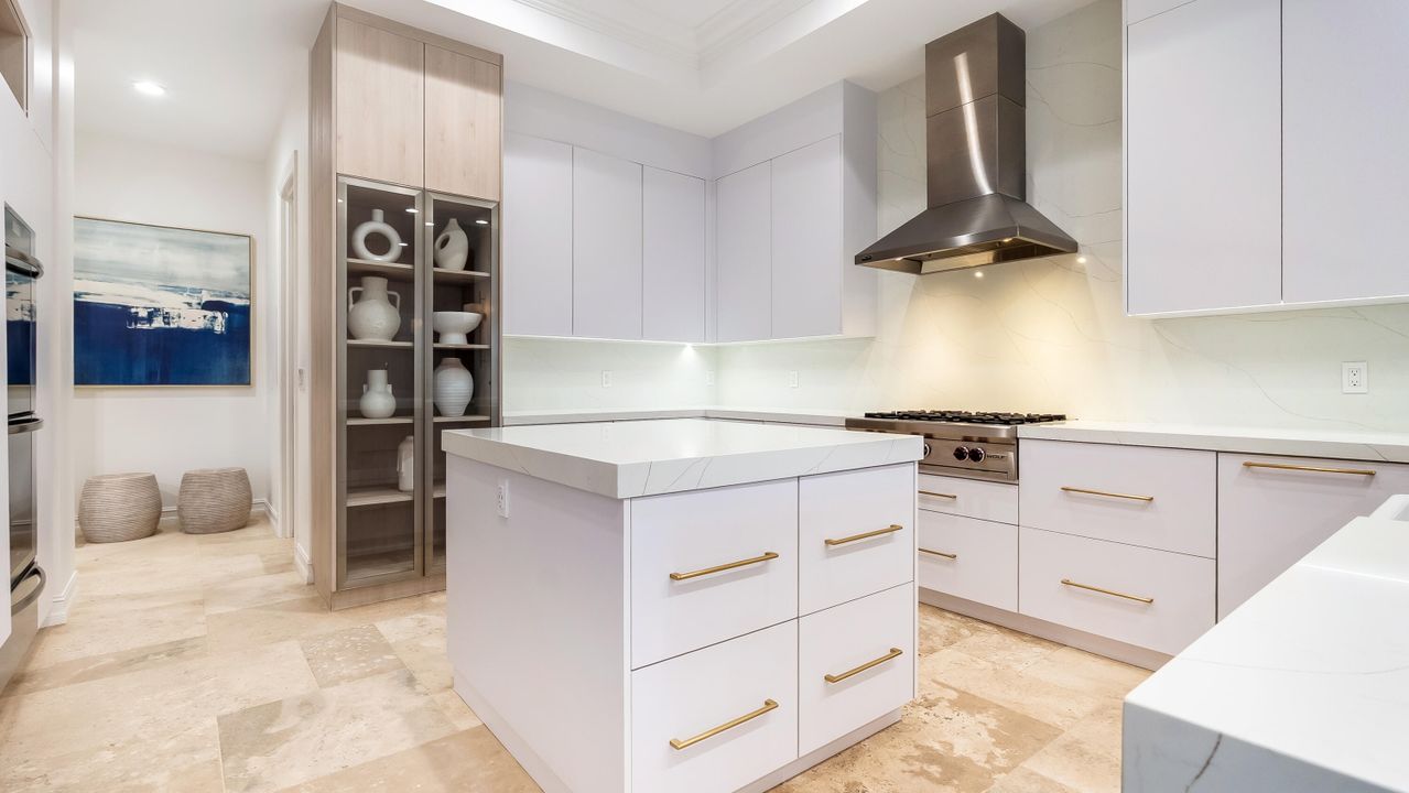 На продажу: $3,299,900 (5 спален, 5 ванн, 5863 Квадратных фут)